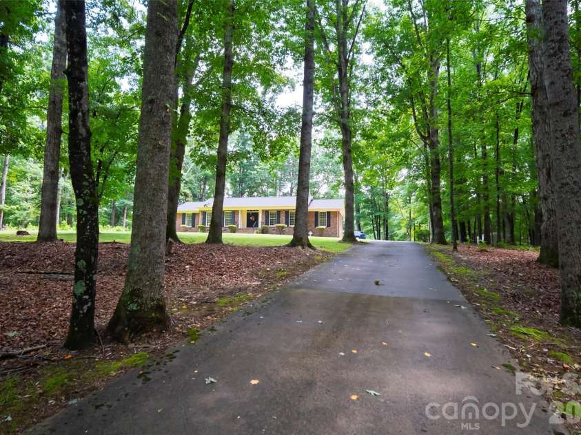 607 Bethany Road, Gastonia, NC 28052.  MLS# CAR4397980, YatesRealty ID 35011. 