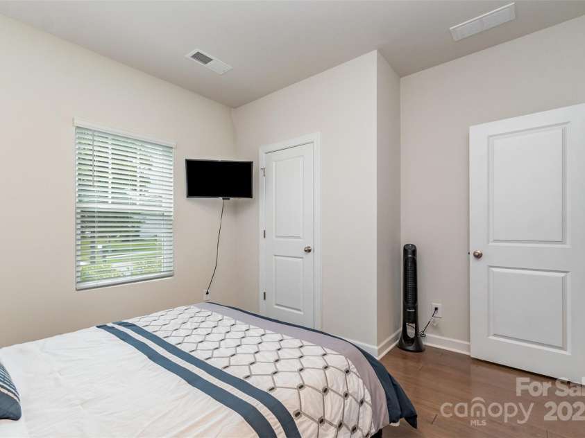 4309 Duplin Drive, Charlotte, NC 28214.  MLS# CAR4291271, YatesRealty ID 35013. 