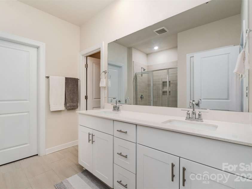 4309 Duplin Drive, Charlotte, NC 28214.  MLS# CAR4291271, YatesRealty ID 35013. 