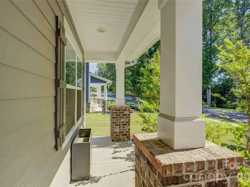 17812 New Mark Avenue, Charlotte, NC 28278.  MLS# CAR4387934, YatesRealty ID 35014. 