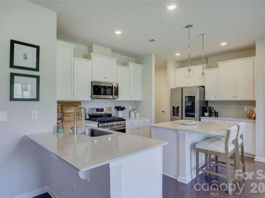 17812 New Mark Avenue, Charlotte, NC 28278.  MLS# CAR4387934, YatesRealty ID 35014. 