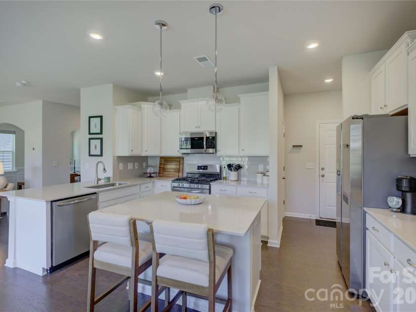17812 New Mark Avenue, Charlotte, NC 28278.  MLS# CAR4387934, YatesRealty ID 35014. 