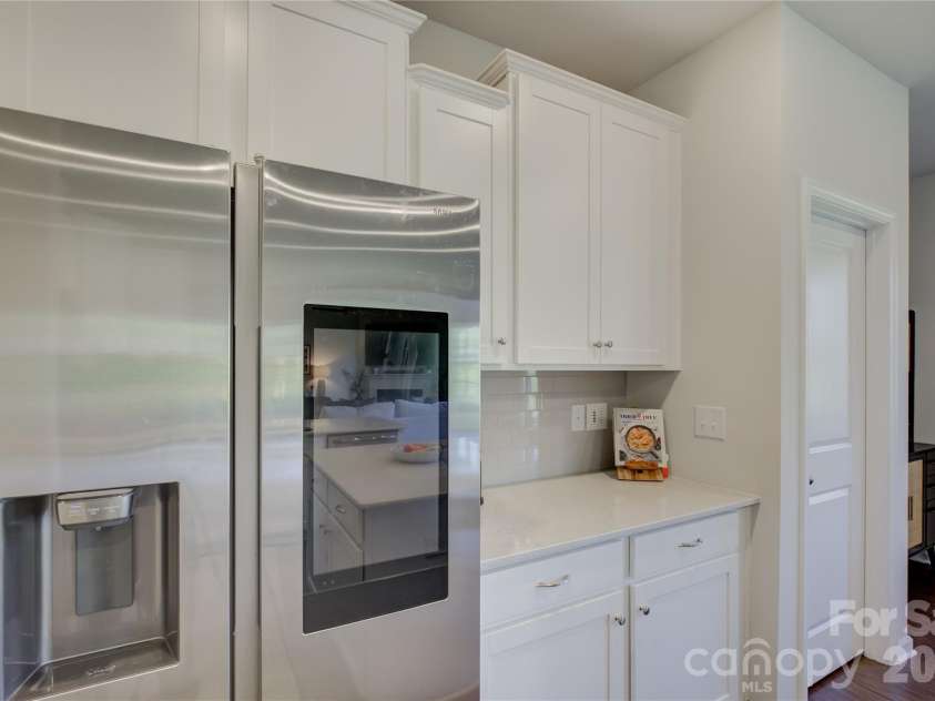 17812 New Mark Avenue, Charlotte, NC 28278.  MLS# CAR4387934, YatesRealty ID 35014. 