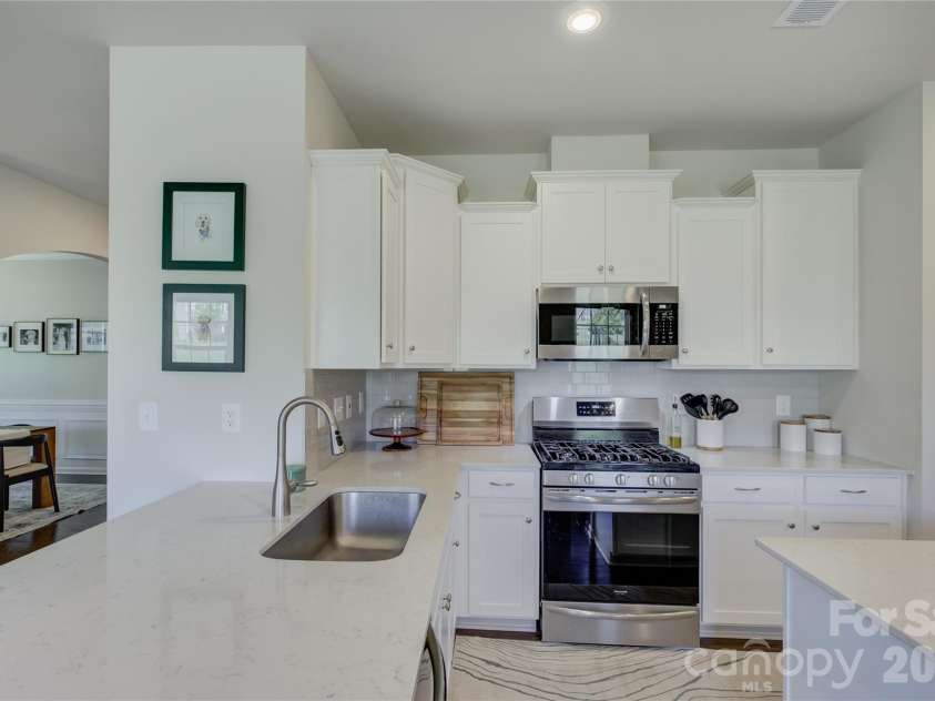 17812 New Mark Avenue, Charlotte, NC 28278.  MLS# CAR4387934, YatesRealty ID 35014. 