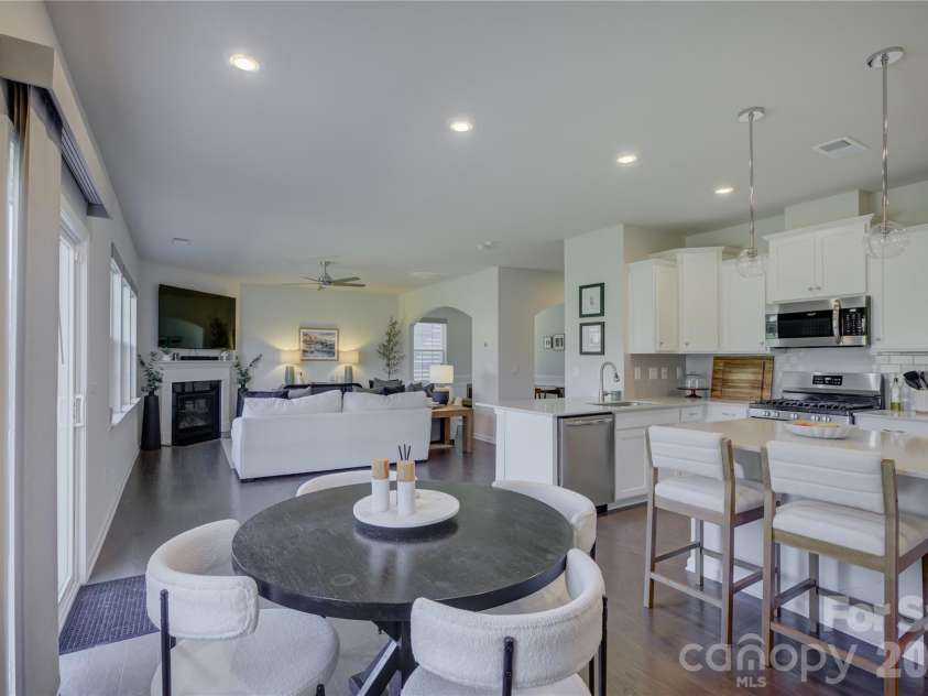 17812 New Mark Avenue, Charlotte, NC 28278.  MLS# CAR4387934, YatesRealty ID 35014. 