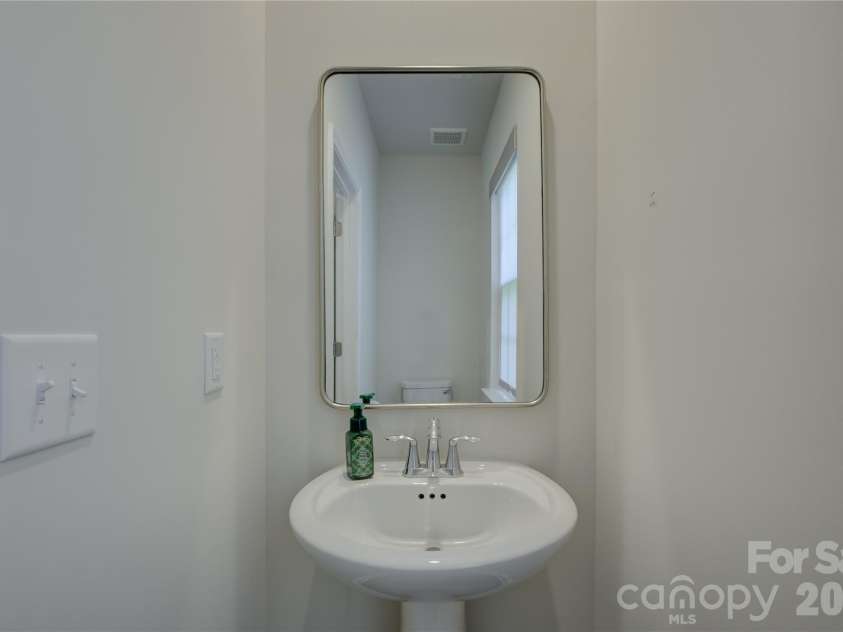17812 New Mark Avenue, Charlotte, NC 28278.  MLS# CAR4387934, YatesRealty ID 35014. 
