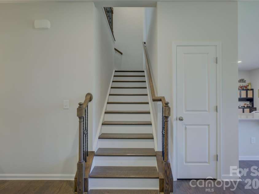 17812 New Mark Avenue, Charlotte, NC 28278.  MLS# CAR4387934, YatesRealty ID 35014. 