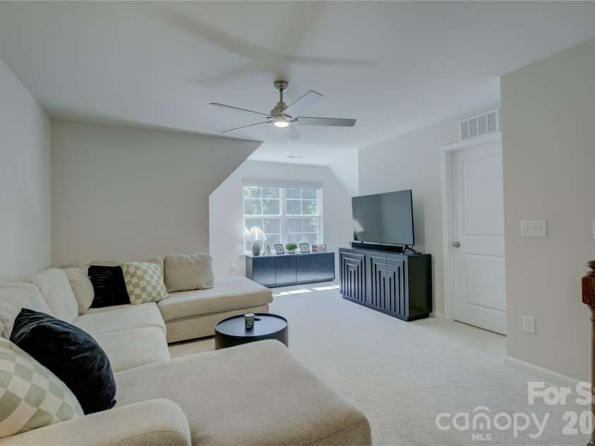 17812 New Mark Avenue, Charlotte, NC 28278.  MLS# CAR4387934, YatesRealty ID 35014. 