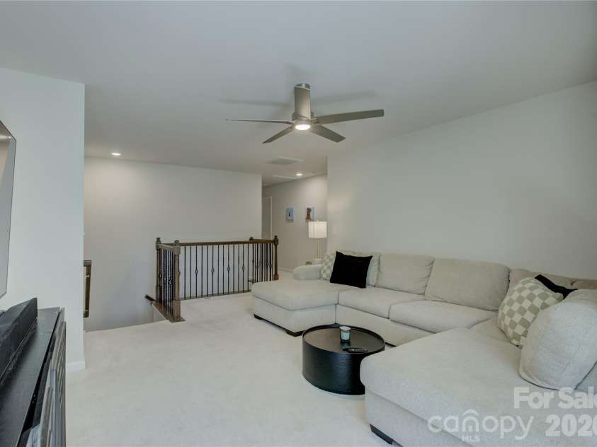 17812 New Mark Avenue, Charlotte, NC 28278.  MLS# CAR4387934, YatesRealty ID 35014. 