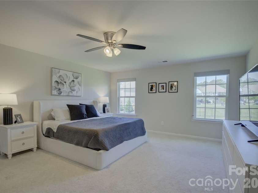 17812 New Mark Avenue, Charlotte, NC 28278.  MLS# CAR4387934, YatesRealty ID 35014. 