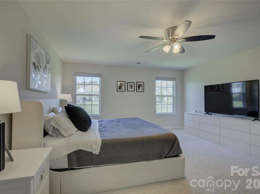 17812 New Mark Avenue, Charlotte, NC 28278.  MLS# CAR4387934, YatesRealty ID 35014. 