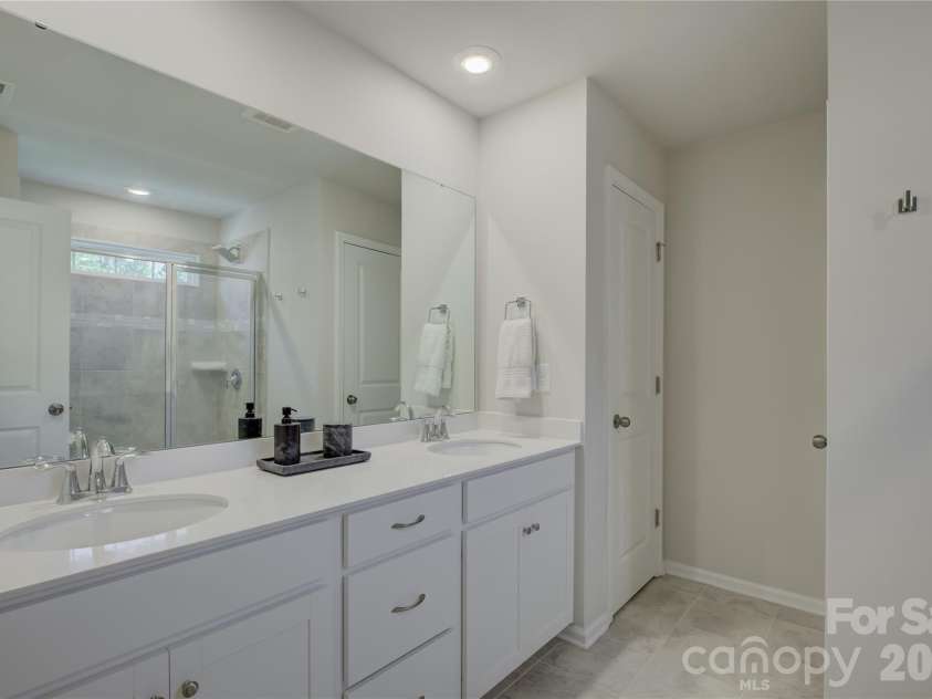 17812 New Mark Avenue, Charlotte, NC 28278.  MLS# CAR4387934, YatesRealty ID 35014. 