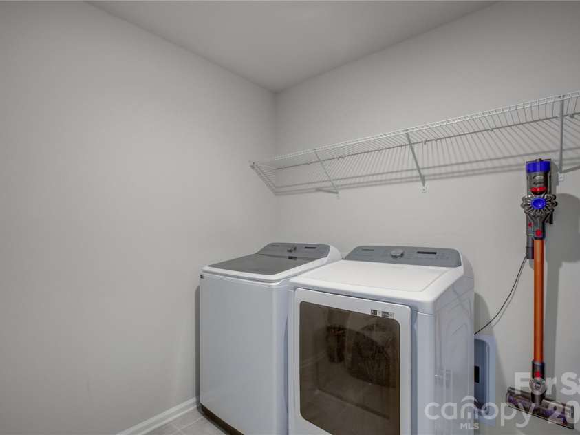 17812 New Mark Avenue, Charlotte, NC 28278.  MLS# CAR4387934, YatesRealty ID 35014. 