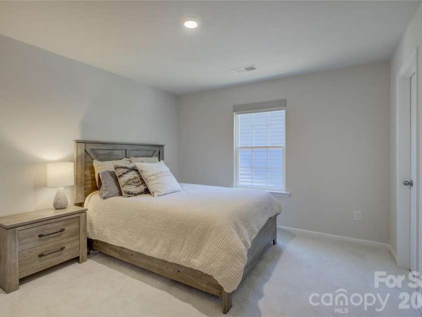 17812 New Mark Avenue, Charlotte, NC 28278.  MLS# CAR4387934, YatesRealty ID 35014. 
