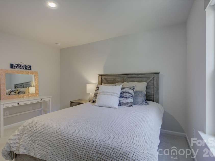 17812 New Mark Avenue, Charlotte, NC 28278.  MLS# CAR4387934, YatesRealty ID 35014. 