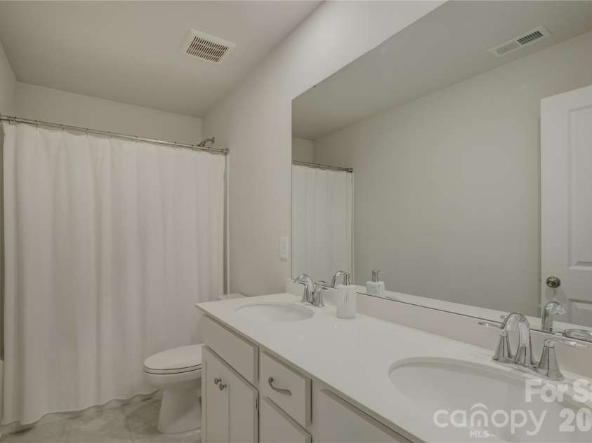 17812 New Mark Avenue, Charlotte, NC 28278.  MLS# CAR4387934, YatesRealty ID 35014. 