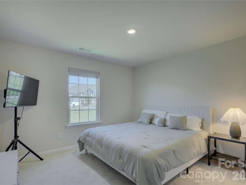 17812 New Mark Avenue, Charlotte, NC 28278.  MLS# CAR4387934, YatesRealty ID 35014. 