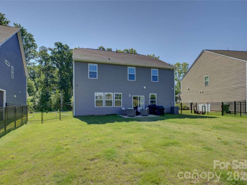 17812 New Mark Avenue, Charlotte, NC 28278.  MLS# CAR4387934, YatesRealty ID 35014. 