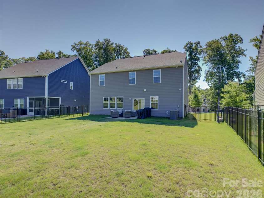 17812 New Mark Avenue, Charlotte, NC 28278.  MLS# CAR4387934, YatesRealty ID 35014. 