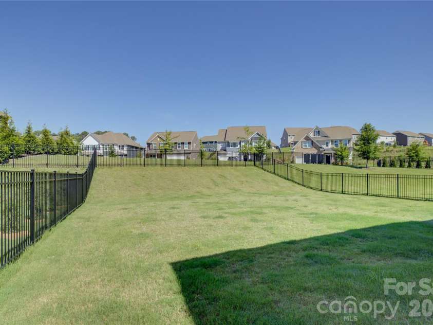 17812 New Mark Avenue, Charlotte, NC 28278.  MLS# CAR4387934, YatesRealty ID 35014. 