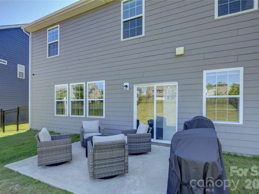17812 New Mark Avenue, Charlotte, NC 28278.  MLS# CAR4387934, YatesRealty ID 35014. 