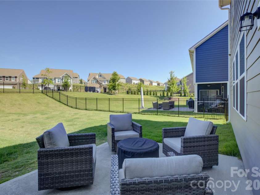 17812 New Mark Avenue, Charlotte, NC 28278.  MLS# CAR4387934, YatesRealty ID 35014. 