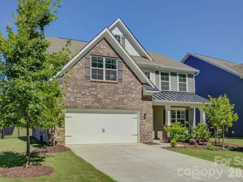 17812 New Mark Avenue, Charlotte, NC 28278.  MLS# CAR4387934, YatesRealty ID 35014. 
