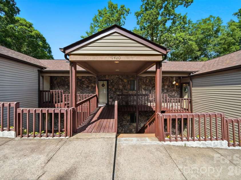1420 11th Street Drive, Hickory, NC 28601.  MLS# CAR4391494, YatesRealty ID 35015. 