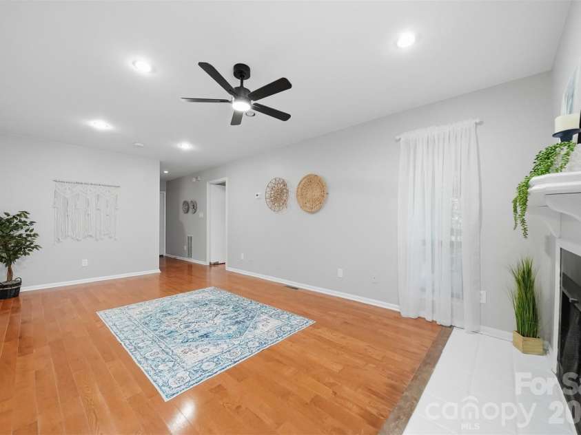 1420 11th Street Drive, Hickory, NC 28601.  MLS# CAR4391494, YatesRealty ID 35015. 