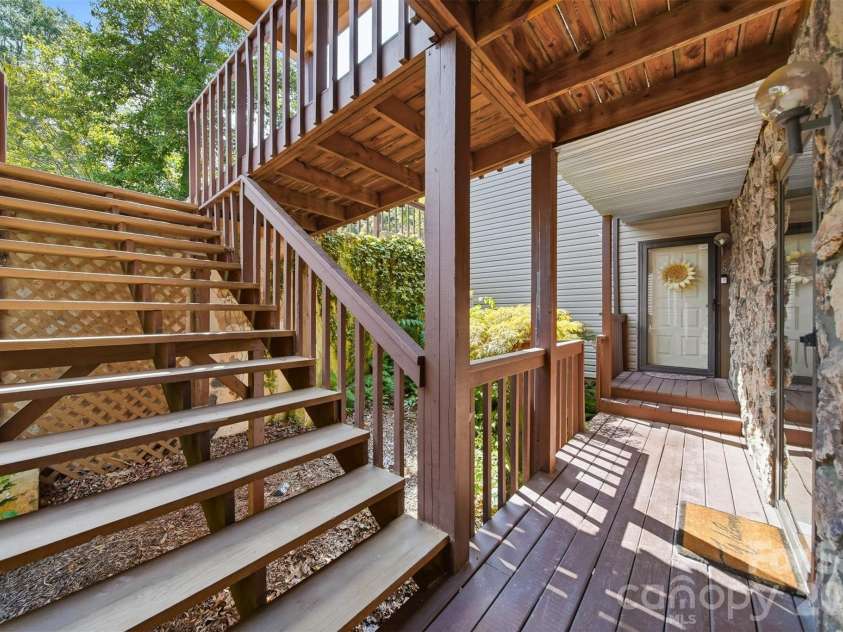 1420 11th Street Drive, Hickory, NC 28601.  MLS# CAR4391494, YatesRealty ID 35015. 