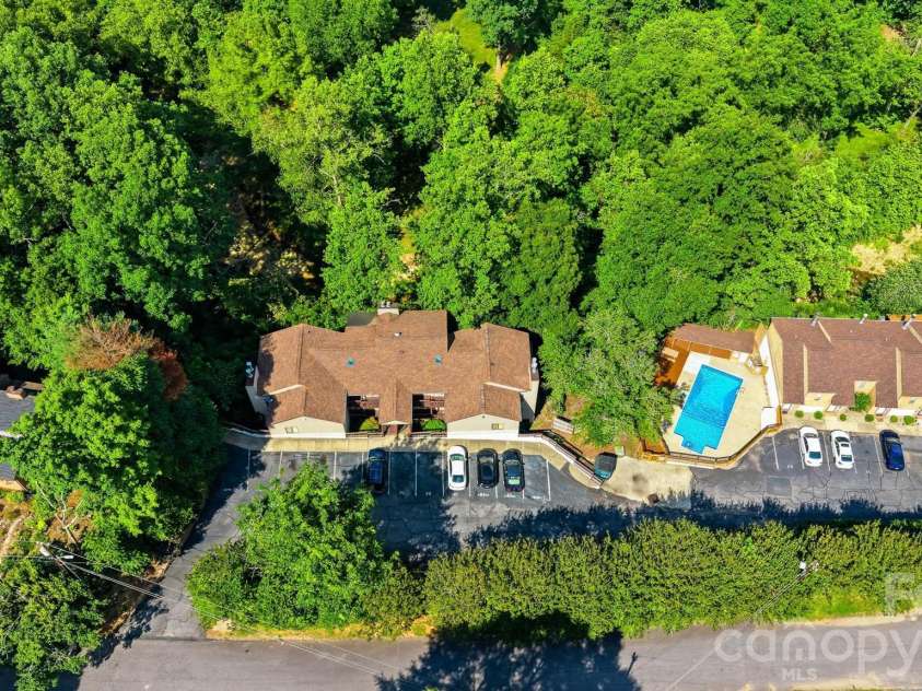1420 11th Street Drive, Hickory, NC 28601.  MLS# CAR4391494, YatesRealty ID 35015. 