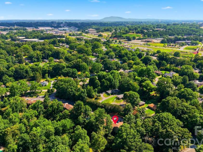 1420 11th Street Drive, Hickory, NC 28601.  MLS# CAR4391494, YatesRealty ID 35015. 