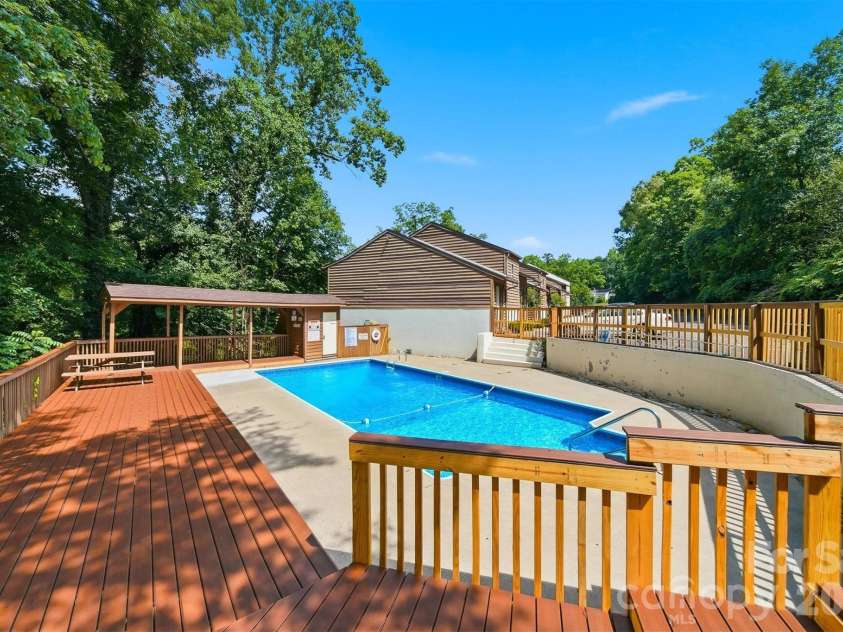 1420 11th Street Drive, Hickory, NC 28601.  MLS# CAR4391494, YatesRealty ID 35015. 