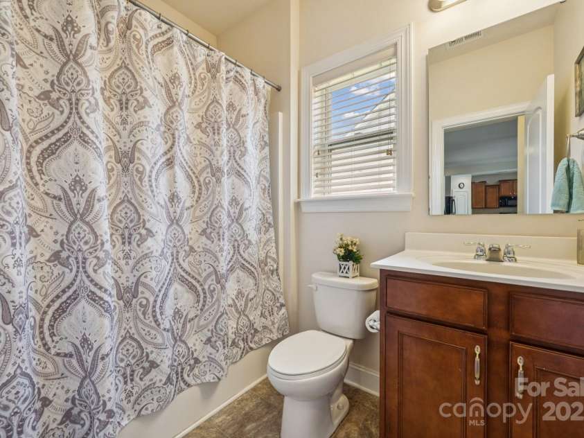 3922 Martele Drive, Mint Hill, NC 28227.  MLS# CAR4292629, YatesRealty ID 35015. Full Bathroom on Main Level