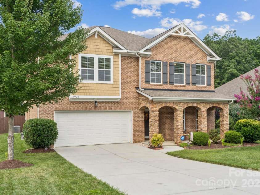 3922 Martele Drive, Mint Hill, NC 28227.  MLS# CAR4292629, YatesRealty ID 35015. Luxury Living in Mint Hill