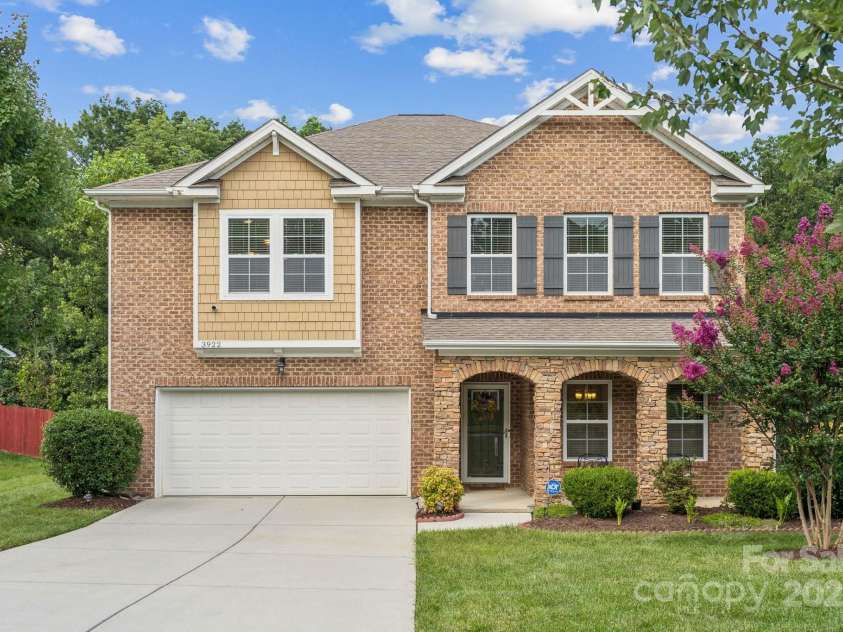 3922 Martele Drive, Mint Hill, NC 28227.  MLS# CAR4292629, YatesRealty ID 35015. Spacious 5BR/ 4 BA Home