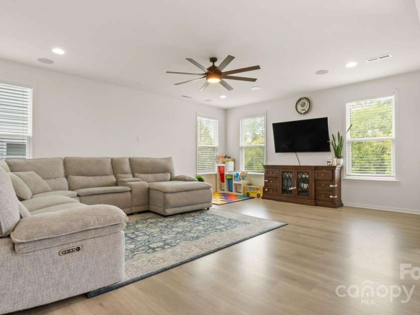 2861 Suffolk Place, Fort Mill, SC 29715.  MLS# CAR4295287, YatesRealty ID 35017. 