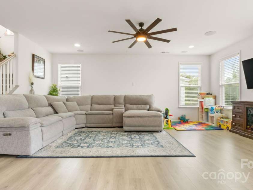 2861 Suffolk Place, Fort Mill, SC 29715.  MLS# CAR4333987, YatesRealty ID 35017. 