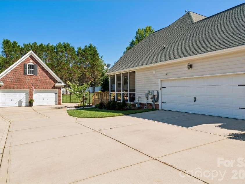 1016 Wesley Downs Road, Wesley Chapel, NC 28110.  MLS# CAR4395983, YatesRealty ID 35018. 