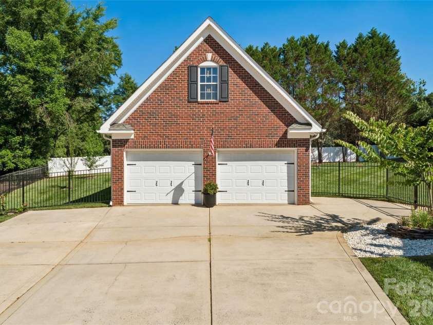 1016 Wesley Downs Road, Wesley Chapel, NC 28110.  MLS# CAR4395983, YatesRealty ID 35018. 