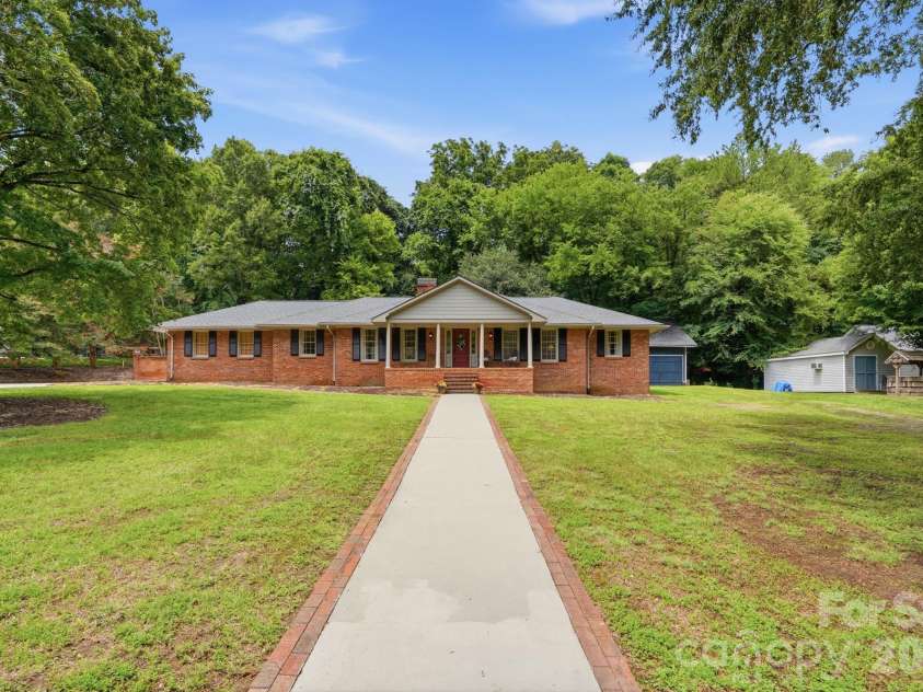 185 Hillcrest Avenue, Concord, NC 28025.  MLS# CAR4396702, YatesRealty ID 35019. 