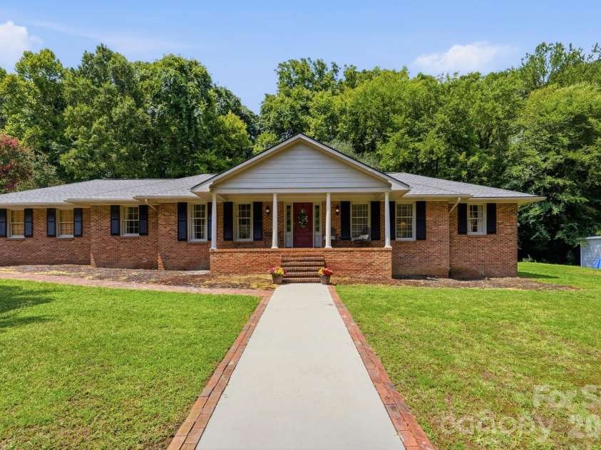 185 Hillcrest Avenue, Concord, NC 28025.  MLS# CAR4396702, YatesRealty ID 35019. 