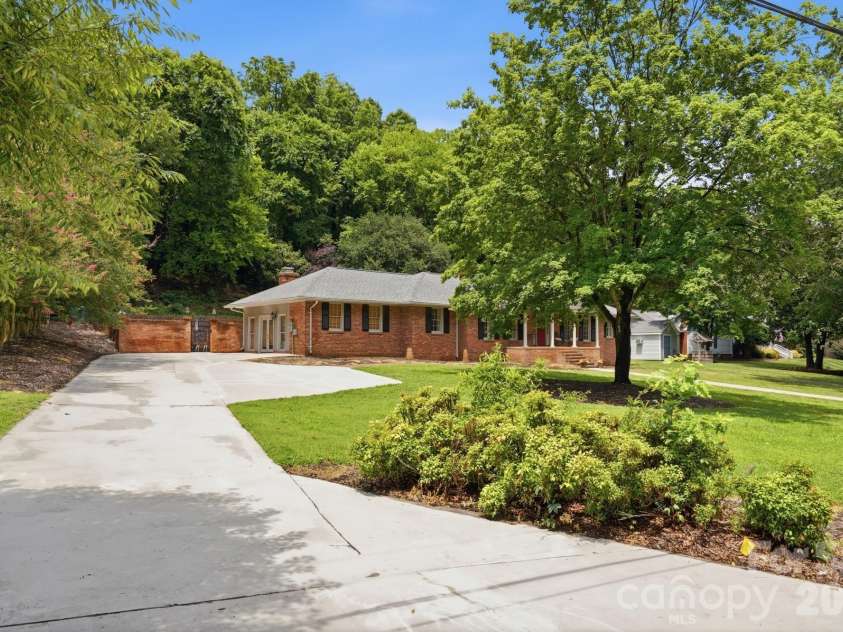 185 Hillcrest Avenue, Concord, NC 28025.  MLS# CAR4396702, YatesRealty ID 35019. 