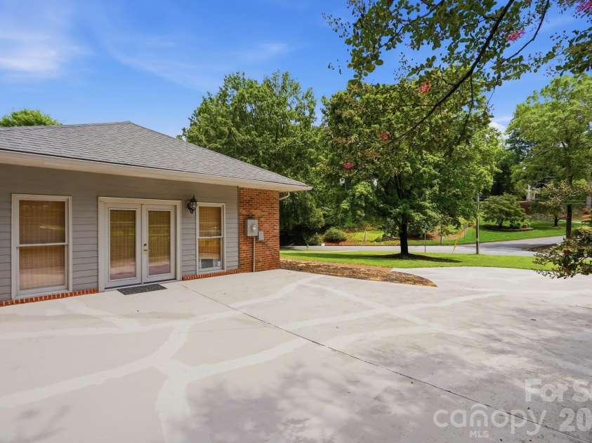 185 Hillcrest Avenue, Concord, NC 28025.  MLS# CAR4396702, YatesRealty ID 35019. 