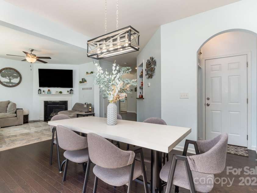 1037 Delridge Street, Waxhaw, NC 28173.  MLS# CAR4234424, YatesRealty ID 3502. Eating Area