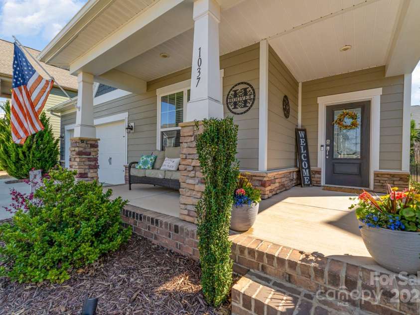 1037 Delridge Street, Waxhaw, NC 28173.  MLS# CAR4234424, YatesRealty ID 3502. Front Porch