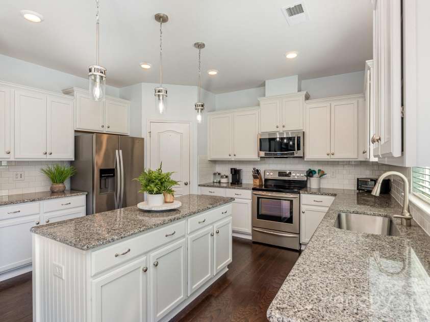 1037 Delridge Street, Waxhaw, NC 28173.  MLS# CAR4234424, YatesRealty ID 3502. Kitchen