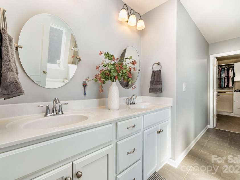 1037 Delridge Street, Waxhaw, NC 28173.  MLS# CAR4234424, YatesRealty ID 3502. Primary Bathroom