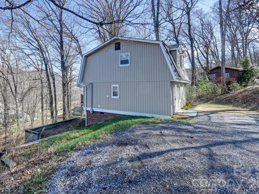 241 Sherrill Lane, Canton, NC 28716.  MLS# CAR4337673, YatesRealty ID 3502. 