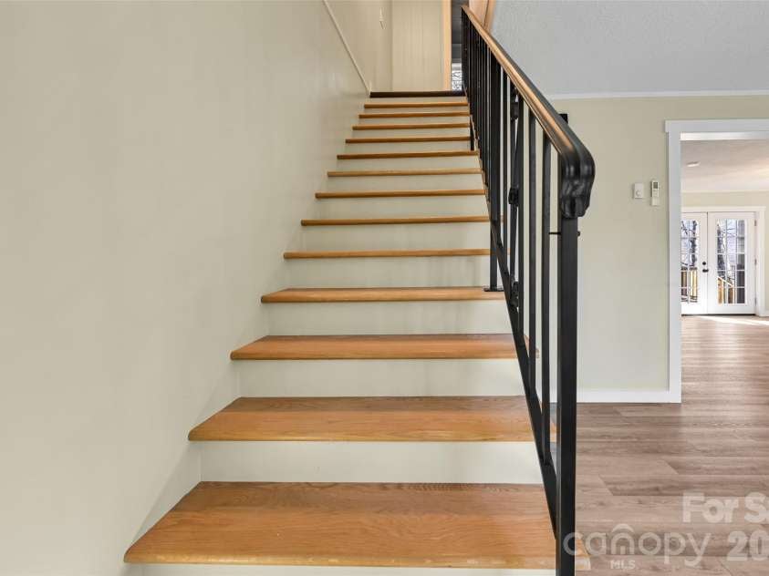 241 Sherrill Lane, Canton, NC 28716.  MLS# CAR4337673, YatesRealty ID 3502. 